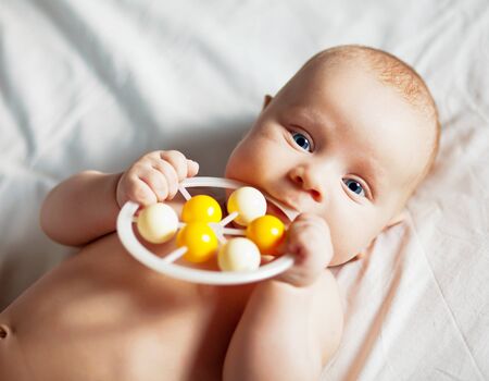 Picture of the newborn resting on a bed

の写真素材