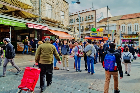 JERUSALEM, ISRAEL - DECEMBER 29, 2016: Shoppers at front of Mahane Yehuda market in Jerusalem.  More than 250 traders on market sell fresh fruits and vegetables, baked products, fish, meat and othersのeditorial素材