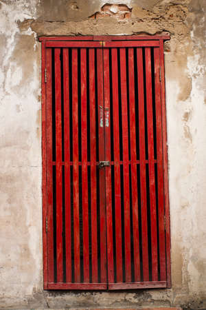 A traditional red door at Templeの写真素材