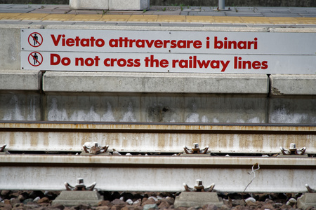 Do not cross the railway lines - Warning sign in train station.の写真素材