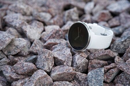??????? ?? ?????????? ??????? ? ??????? ? Sport watch for triathlon on the granite gravel. Smart watch for tracking daily activity and strength training. With words - Show my heart rate.の写真素材