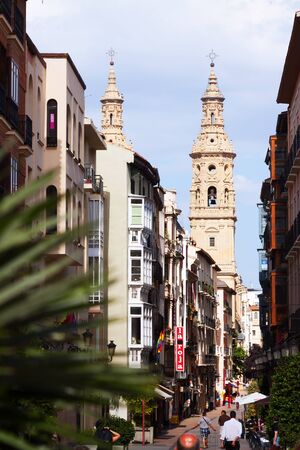 LOGRONO, SPAIN - JUNE 27, 2014: Narrow street with Bell tower of Con-cathedral. Logrono, Spainのeditorial素材
