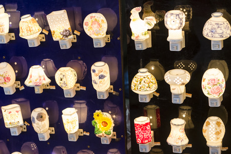 HUA HIN, THAILAND - MARCH 09, 2016: Stall with assortment of cheap night lamps in local night market, Prachuap Khiri Khan Provinceのeditorial素材