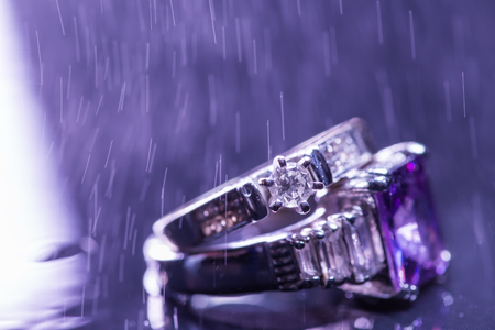 Engagement rings with water droplets on dark backgroundの写真素材