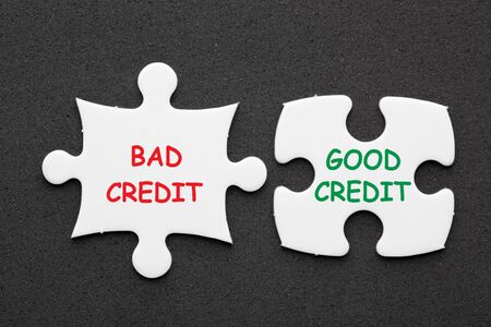 Good Credit vs Bad Credit text in 2 pieces paper puzzle on black background. Business concept.の写真素材