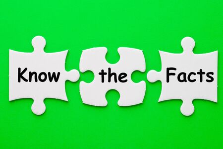 Know the facts text in 3 pieces paper puzzle on red background. Business concept.の写真素材