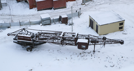 tower crane in the folded state at the construction site in winter. winter construction of residential buildings using tower cranes.の写真素材