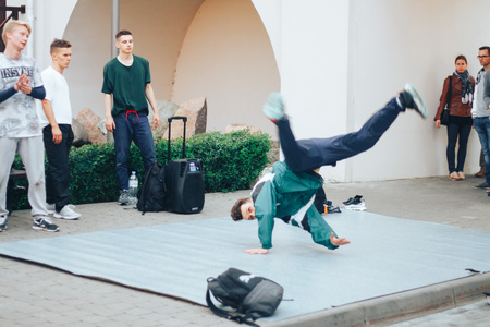 MINSK, BELARUS.JULY 22 2017 Acrobats on the streetのeditorial素材