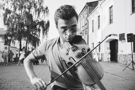 MINSK, BELARUS.August 12 2017 Violinist playing on the streetのeditorial素材