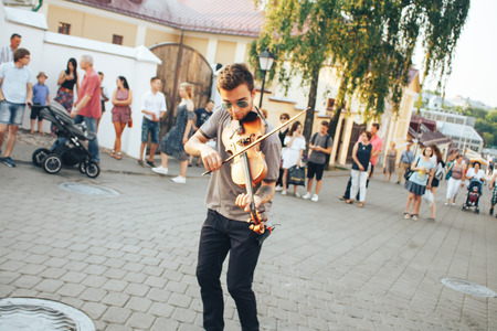 MINSK, BELARUS.August 12 2017 Violinist playing on the streetのeditorial素材