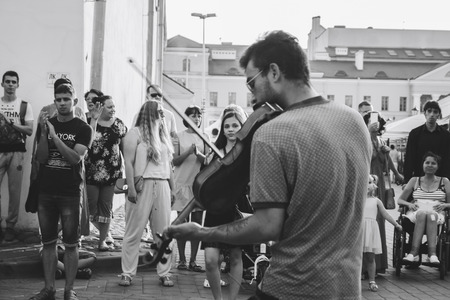 MINSK, BELARUS.August 12 2017 Violinist playing on the streetのeditorial素材