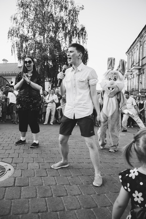 MINSK, BELARUS.August 19, 2017 A man is dancing on the streetのeditorial素材