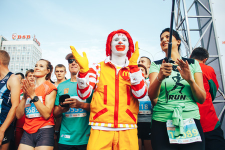MINSK, BELARUS.September 10 2017 Half Marathon The girl and the clown shoot themselves on the phoneのeditorial素材