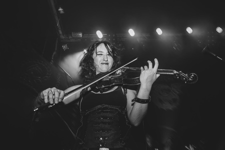 MINSK, BELARUS.September 1 , 2017. Girl playing the violinのeditorial素材