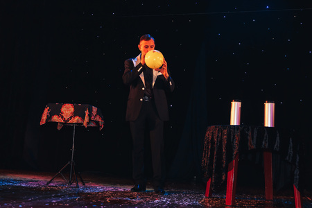 MINSK, BELARUS November 4 2017 International Illusion Festival MAGIC 2017 Male magician shows air balloonのeditorial素材