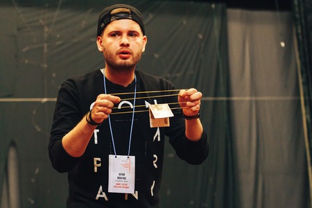 MINSK, BELARUS November 4 2017 International Illusion Festival MAGIC 2017 Seminar The guy shows how to do tricks with an elastic band and moneyのeditorial素材