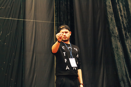 MINSK, BELARUS November 4 2017 International Illusion Festival MAGIC 2017 Seminar The guy shows how to do magic tricks with a cigaretteのeditorial素材
