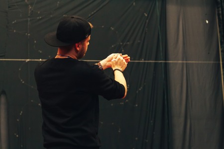 MINSK, BELARUS November 4 2017 International Illusion Festival MAGIC 2017 Seminar The guy shows how to do magic tricks with a cigaretteのeditorial素材