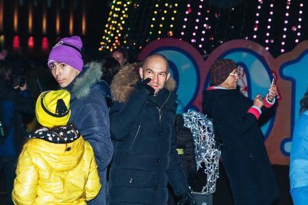 December 29, 2018 Minsk Belarus Street festivities in the evening city A man with a young girl standing during New Year's festivities on the streetのeditorial素材