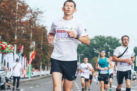 September 9, 2018 Minsk Belarus Close-up of a participant running a half-marathon in Minskのeditorial素材