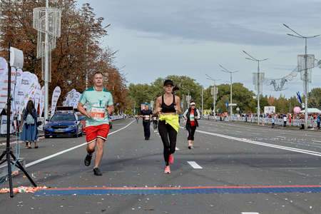 September 15, 2019 Minsk Belarus Minsk hosts a half-marathon, where participants run to the finish lineのeditorial素材