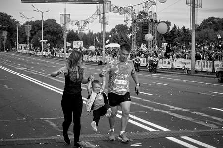 September 15, 2019 Minsk Belarus Minsk hosts a half marathon where an active happy family runs across the finish lineのeditorial素材