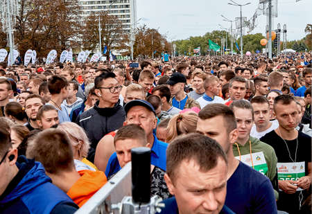 September 15, 2019 Minsk Belarus There is a crowd of healthy lifestyle fans who are standing before the startのeditorial素材