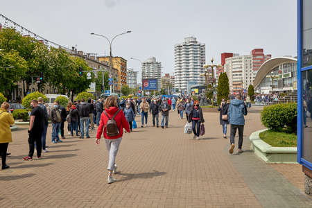 May 24 2020 Minsk Belarus There a crowd of masked people marched through the square to protest the pandemicのeditorial素材