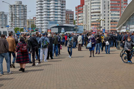 May 24 2020 Minsk Belarus There are a lot of people standing in protest against the quarantineのeditorial素材