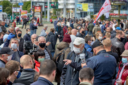 May 24 2020 Minsk Belarus Minsk collects votes for opposition candidates to participate in elections where masked people stand close to each other to protest during the pandemicのeditorial素材