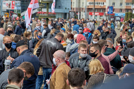 May 24 2020 Minsk Belarus There are masked people who stand without distance to protest during the pandemic in the squareのeditorial素材