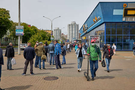 May 24 2020 Minsk Belarus There masked people walked down the street in protest during the pandemicのeditorial素材