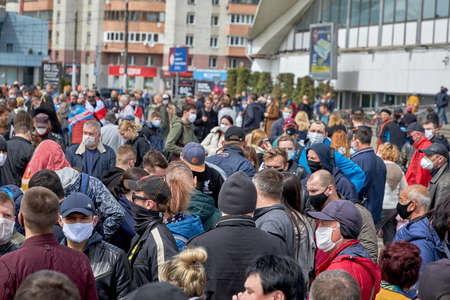 May 24 2020 Minsk Belarus On the square a crowd of masked people stand close to each other in protest against the current governmentのeditorial素材