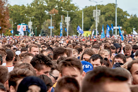 September 15, 2019 Minsk Belarus Before the start of the marathon there is a crowd of fans of a healthy lifestyleのeditorial素材