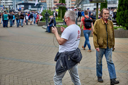 June 7 2020 Minsk Belarus An opposition blogger is broadcasting live on the street asking people questionsのeditorial素材