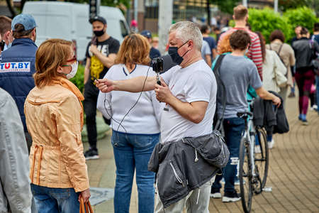 June 7 2020 Minsk Belarus An opposition blogger is broadcasting live on the street asking people questions during the pandemicのeditorial素材