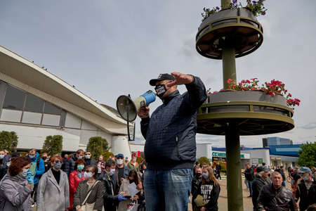 May 24 2020 Minsk Belarus There the leader of the opposition Tikhonovsky explains to the gathered people through the loudspeakerのeditorial素材