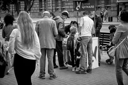 June 7 2020 Minsk Belarus In the black-and-white image, people stand in line to cast their votes for the opposition candidate for the post of President of the Republic of Belarusのeditorial素材