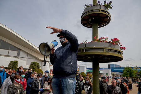 May 24 2020 Minsk Belarus There the leader of the opposition Tikhonovsky makes a loud statement to the people using a loudspeakerのeditorial素材