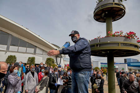 May 24 2020 Minsk Belarus There opposition leader Tikhonovsky delivers a speech to the gathered people using a loudspeakerのeditorial素材