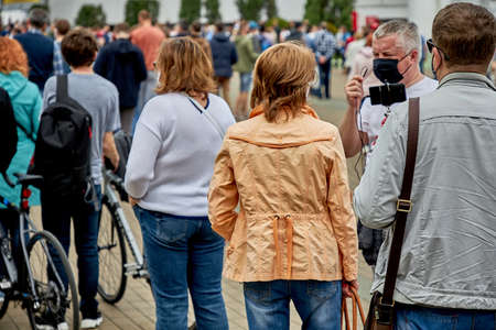 June 7 2020 Minsk Belarus Walking people who are asked questions by an opposition blogger leading a live broadcastのeditorial素材