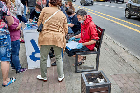 June 7 2020 Minsk Belarus Belarusians cast their votes for a candidate for the post of Presidentのeditorial素材