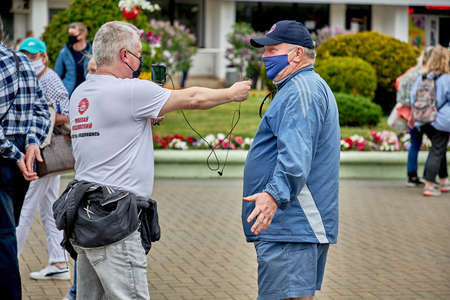 June 7 2020 Minsk Belarus There an opposition blogger with a microphone is live broadcasting an interview with a manのeditorial素材