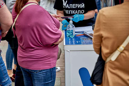 June 7 2020 Minsk Belarus The woman of the initiative group returns the passport to the woman after registering the signatureのeditorial素材