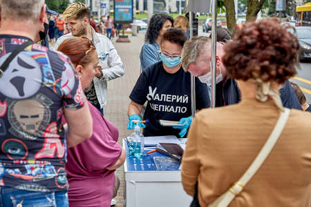 June 7 2020 Minsk Belarus There a man and a woman from the initiative group register signatures for an opposition candidate for the post of Presidentのeditorial素材