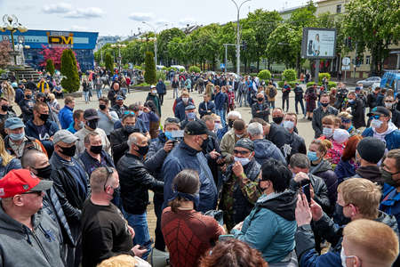 May 24 2020 Minsk Belarus Around the opposition leader in a black mask gathered a lot of unknown masked people with phones in their handsのeditorial素材