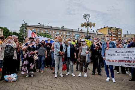 June 7 2020 Minsk Belarus A crowd gathers on a square in Minsk on political issues.のeditorial素材