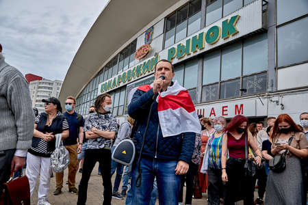 June 7 2020 Minsk Belarus Rally when the leader of the opposition with a microphone urges people to fight against the arbitrariness of the authoritiesのeditorial素材