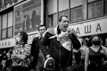 June 7 2020 Minsk Belarus The leader of the opposition with a microphone calls people to protestのeditorial素材
