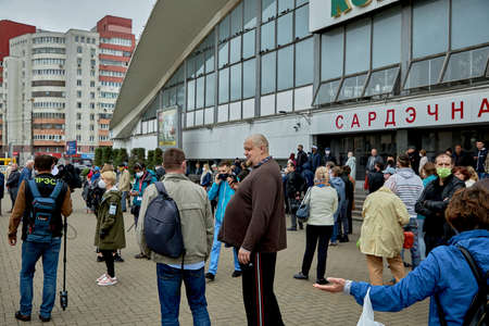 June 14 2020 Minsk Belarus Many people gathered in the square to protestのeditorial素材